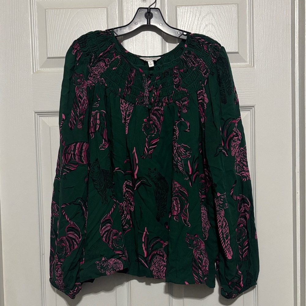 Women’s crown and Ivy peasant style blouse, extra large